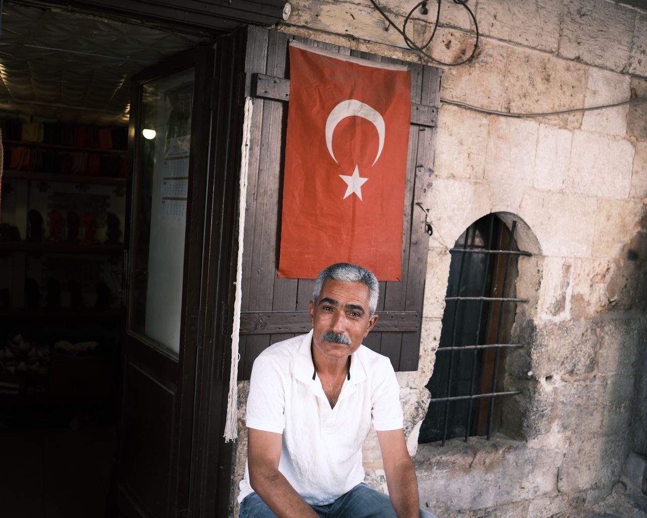 Gözaltına alınan gazeteci Alican Uludağ adli kontrolle serbest bırakıldı